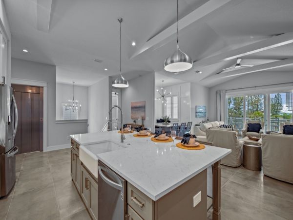 Siesta Key Vacation Home Six Bedroom Walk to Beach 4,000 Sq Ft