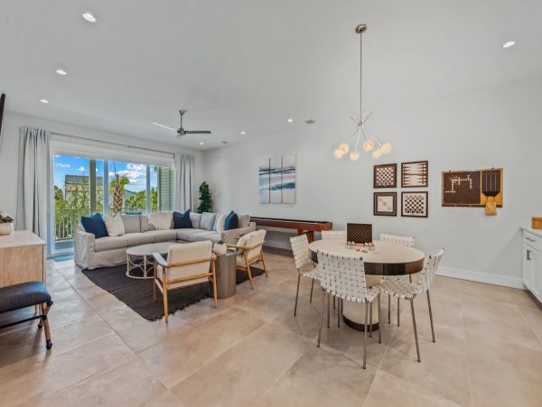 Siesta Key Vacation Home Six Bedroom Walk to Beach 4,000 Sq Ft