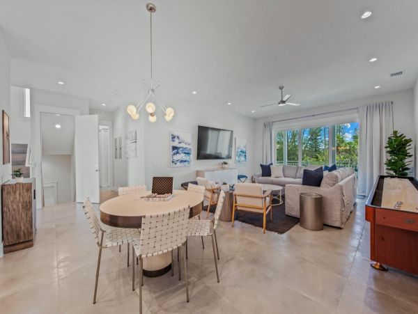 Siesta Key Vacation Home Six Bedroom Walk to Beach 4,000 Sq Ft