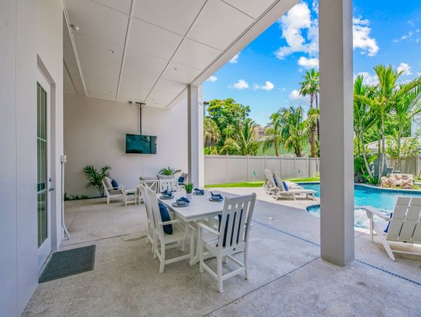 Siesta Key Vacation Home Six Bedroom Walk to Beach 4,000 Sq Ft
