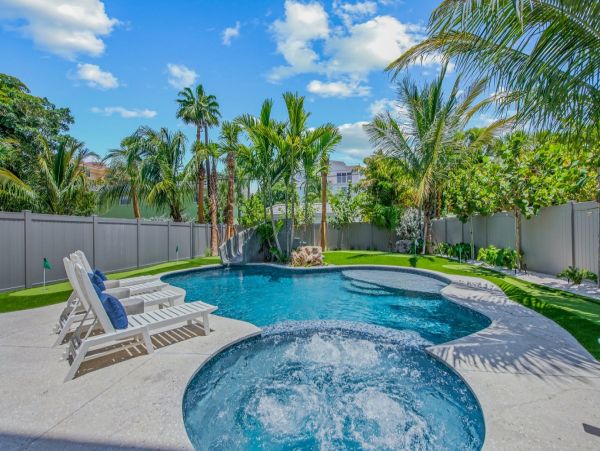 Siesta Key Vacation Home Six Bedroom Walk to Beach 4,000 Sq Ft