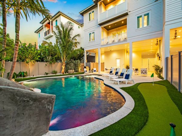 Siesta Key Vacation Home Six Bedroom Walk to Beach 4,000 Sq Ft