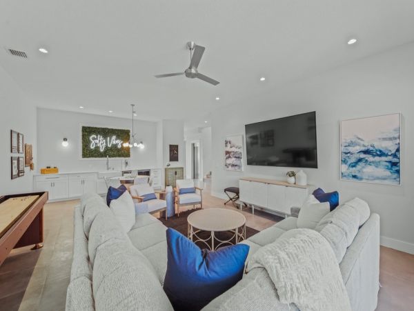 Siesta Key Vacation Home Six Bedroom Walk to Beach 4,000 Sq Ft