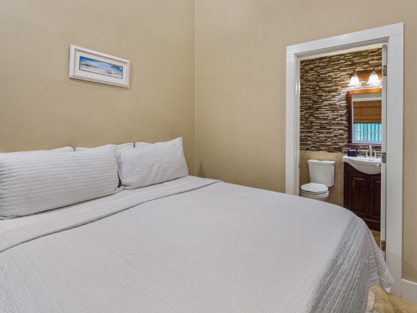 Beautiful 4 Bedroom Pool Villa in Key West