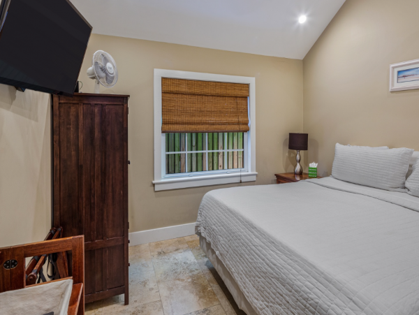 Beautiful 4 Bedroom Pool Villa in Key West