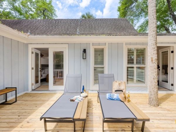 Isle of Palms Vacation Home Four Bedroom Walk to Beach