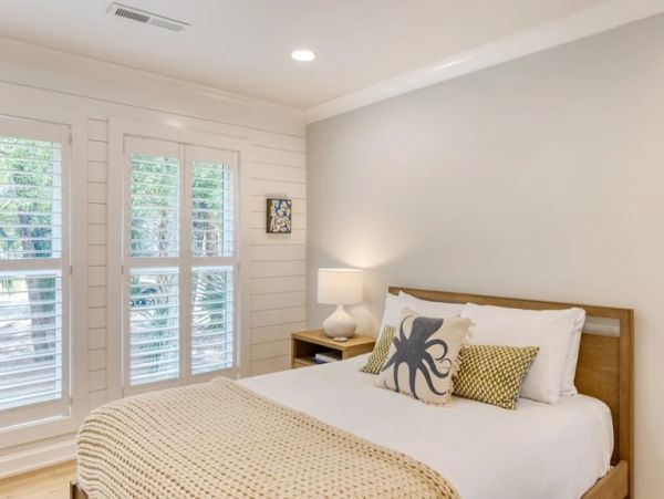 Isle of Palms Vacation Home Four Bedroom Walk to Beach