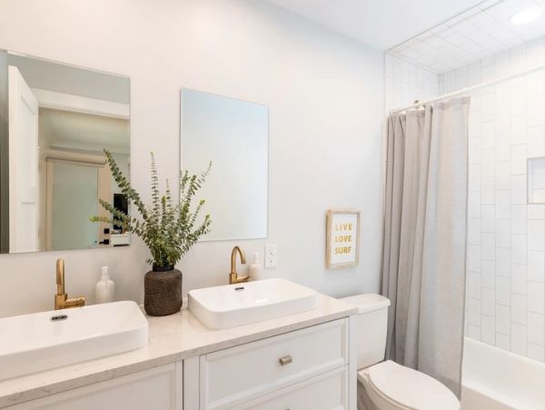 Isle of Palms Vacation Home Four Bedroom Walk to Beach