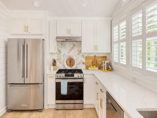 Isle of Palms Vacation Home Four Bedroom Walk to Beach