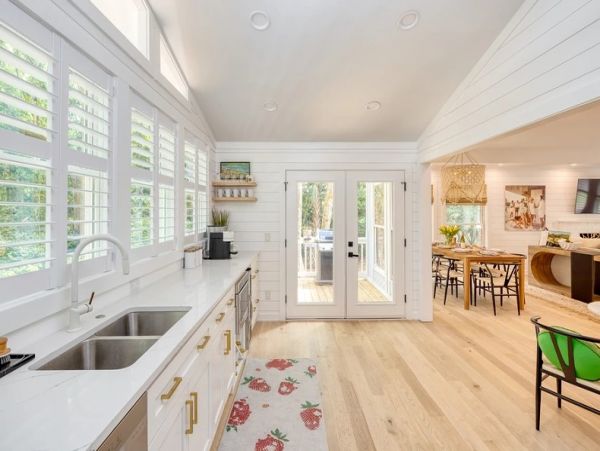 Isle of Palms Vacation Home Four Bedroom Walk to Beach