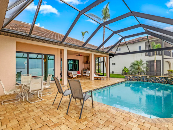 Four bedroomHome directly on the Caloosahatchee River