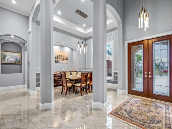 Four bedroomHome directly on the Caloosahatchee River