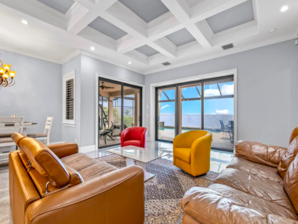 Four bedroomHome directly on the Caloosahatchee River
