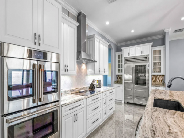 Four bedroomHome directly on the Caloosahatchee River