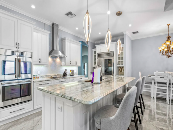 Four bedroomHome directly on the Caloosahatchee River