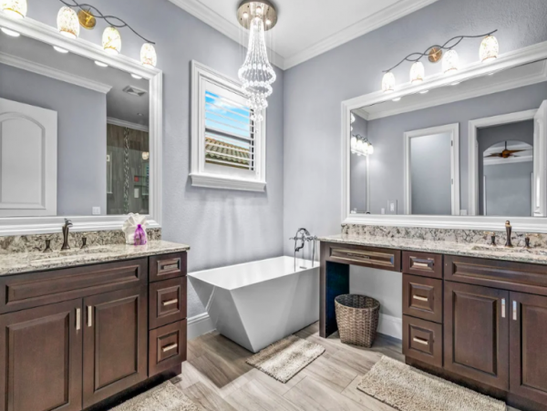 Four bedroomHome directly on the Caloosahatchee River