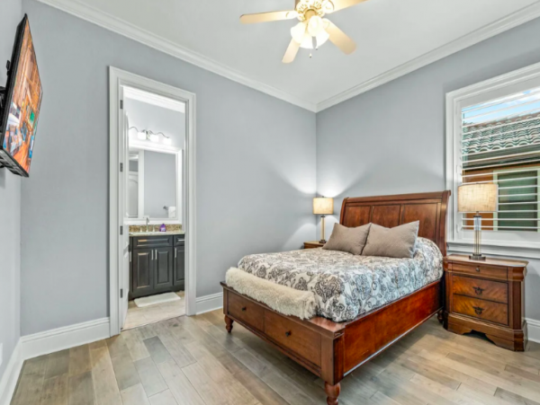 Four bedroomHome directly on the Caloosahatchee River