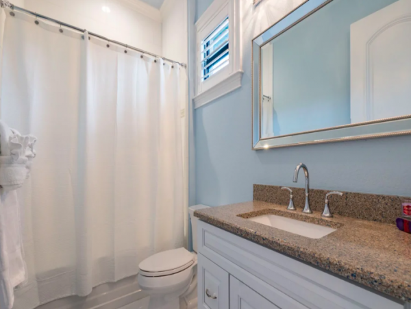 Four bedroomHome directly on the Caloosahatchee River