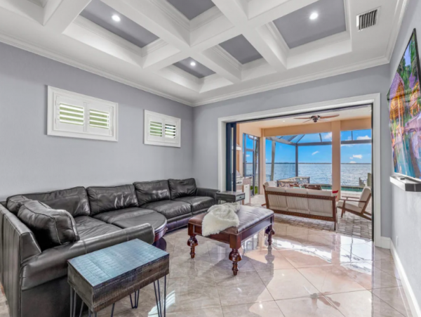 Four bedroomHome directly on the Caloosahatchee River
