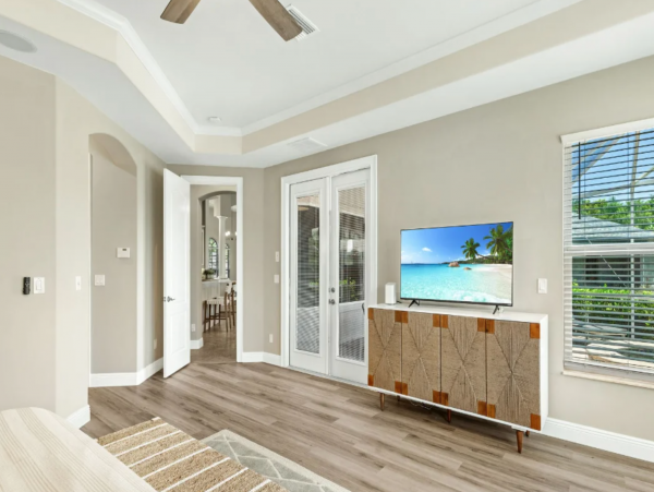 Canal Front 4 Bedroom for 9 Guests