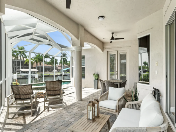 Canal Front 4 Bedroom for 9 Guests