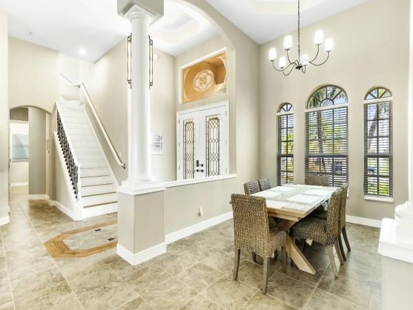 Canal Front 4 Bedroom for 9 Guests