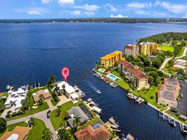 River Front Four Bedroom Home With Private Pool