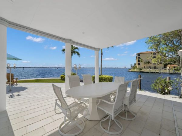 River Front Four Bedroom Home With Private Pool