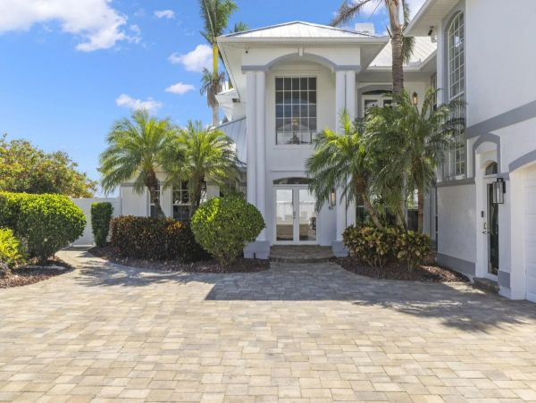 River Front Four Bedroom Home With Private Pool