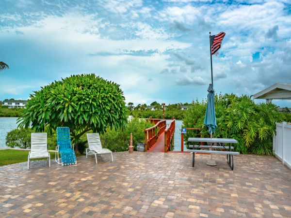 Nice looking condo a block from beach with Resort View