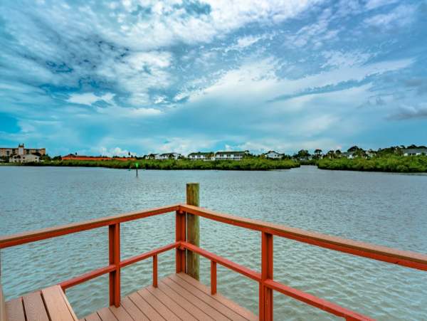 Nice looking condo a block from beach with Resort View