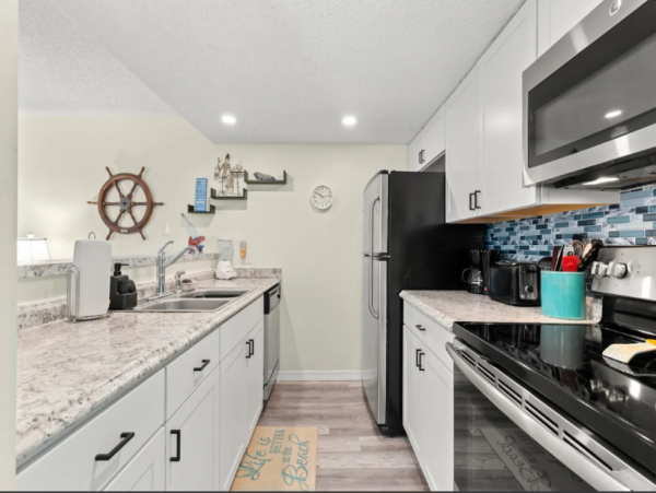 Madeira Beach Vacation Condo 2 Bedroom Great Interior