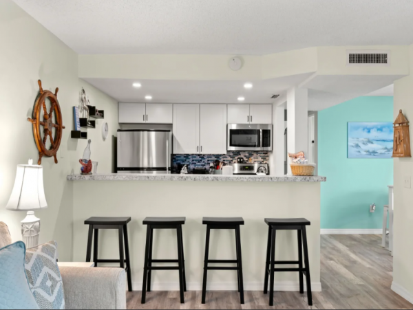 Madeira Beach Vacation Condo 2 Bedroom Great Interior