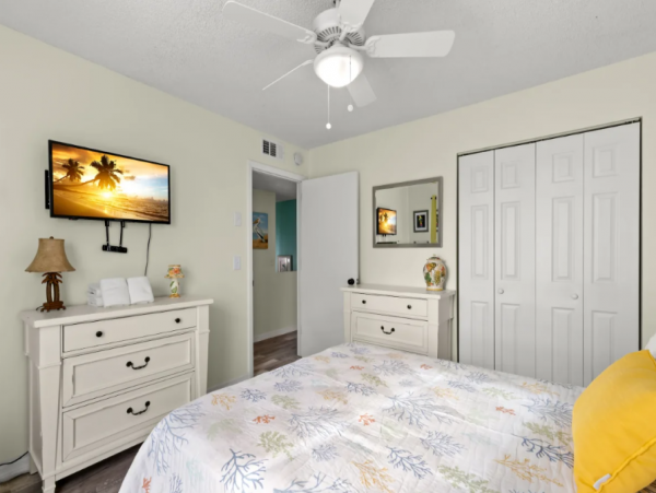 Madeira Beach Vacation Condo 2 Bedroom Great Interior