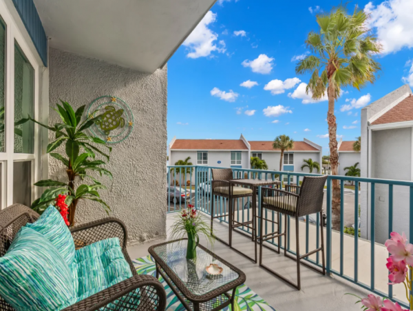 Madeira Beach Vacation Condo 2 Bedroom Great Interior