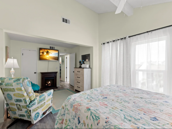Madeira Beach Vacation Condo 2 Bedroom Great Interior