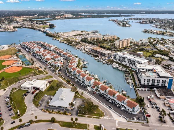 Madeira Beach Vacation Condo 2 Bedroom Great Interior