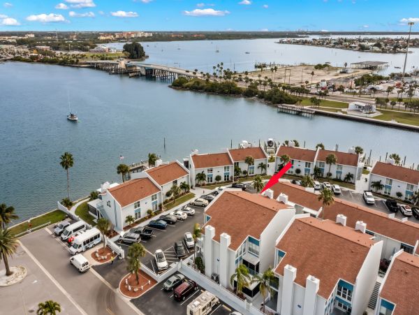 Madeira Beach Vacation Condo 2 Bedroom Great Interior