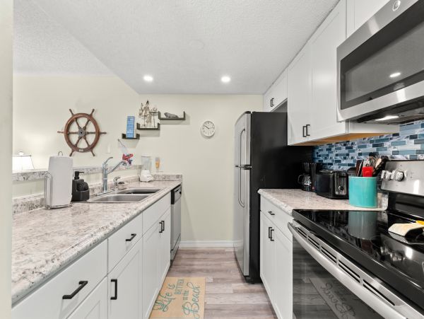 Madeira Beach Vacation Condo 2 Bedroom Great Interior