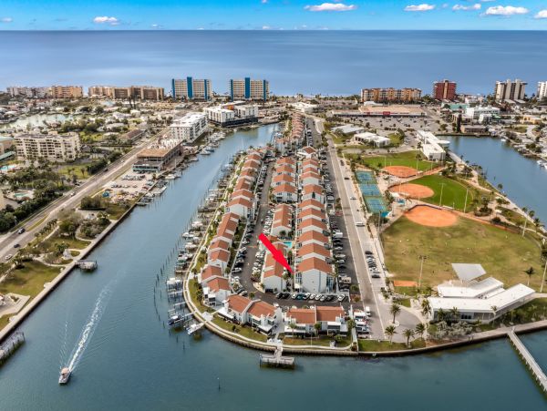 Madeira Beach Vacation Condo 2 Bedroom Great Interior