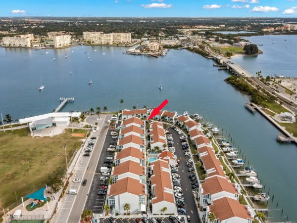 Madeira Beach Vacation Condo 2 Bedroom Great Interior