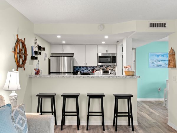 Madeira Beach Vacation Condo 2 Bedroom Great Interior