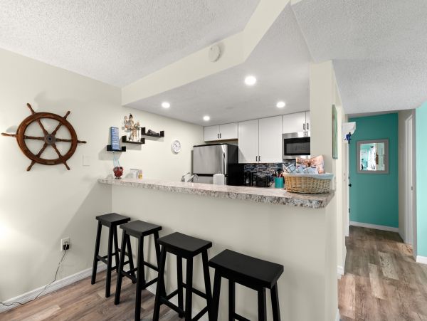 Madeira Beach Vacation Condo 2 Bedroom Great Interior