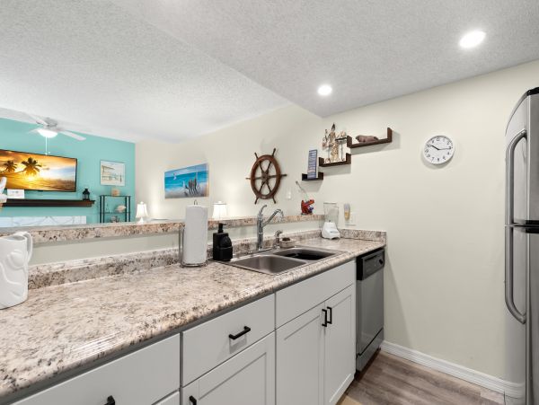 Madeira Beach Vacation Condo 2 Bedroom Great Interior
