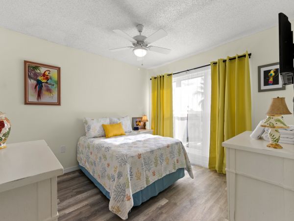 Madeira Beach Vacation Condo 2 Bedroom Great Interior