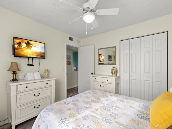 Madeira Beach Vacation Condo 2 Bedroom Great Interior