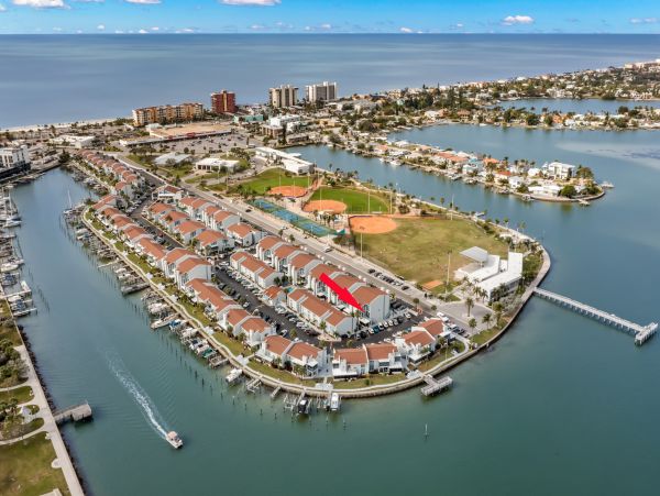 Madeira Beach Vacation Condo 2 Bedroom Great Interior