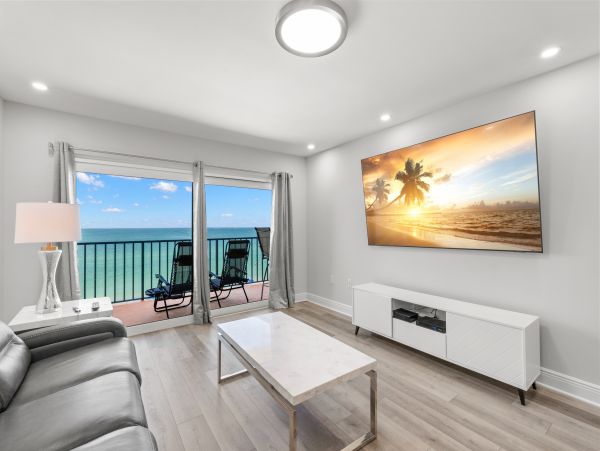 Spacious 3 Bedroom Condo with Oceanfront Balcony