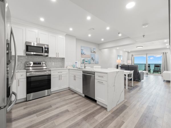 Spacious 3 Bedroom Condo with Oceanfront Balcony