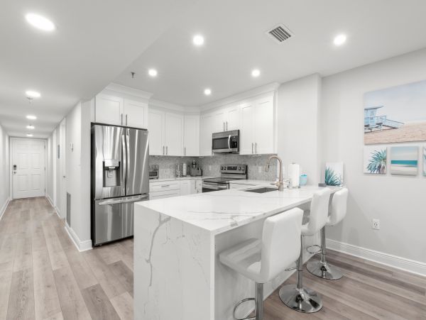 Spacious 3 Bedroom Condo with Oceanfront Balcony